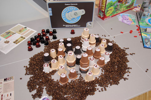 luchtig speelplezier met koffiebekers