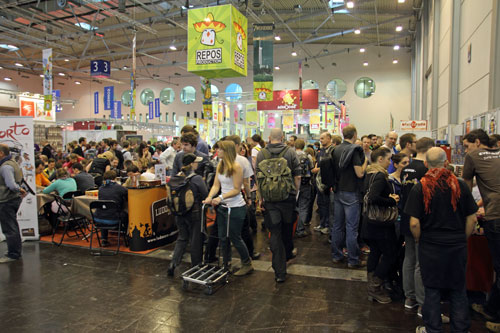de file bij de Asmodee stand