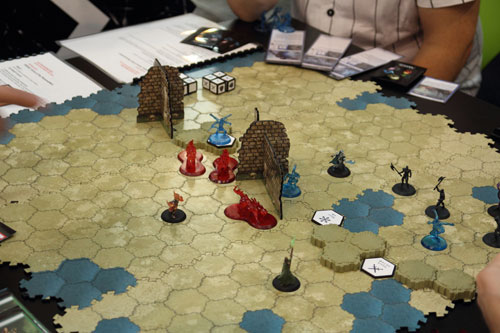 een prototype van dit spel (dat doet denken aan Heroscape)