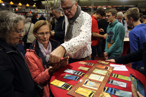 Michael Bruinsma helpt een handje mee