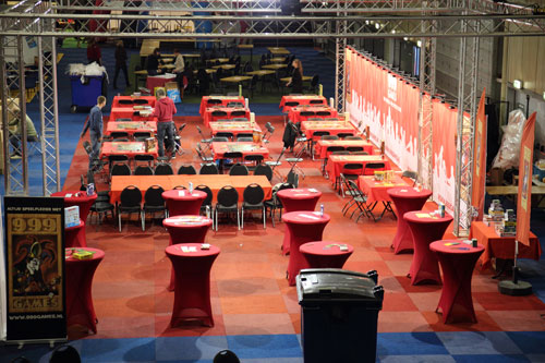 een van de 999 Games stands