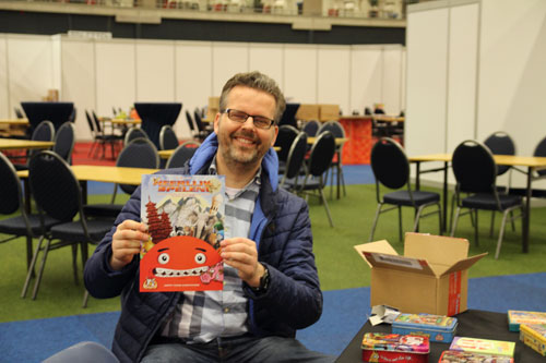 Dierik met het nieuwe WGG magazine