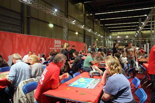 de enorme 999 Games stand