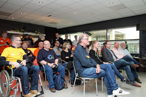 in afwachting van de uitreiking