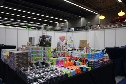 Boosterbox met o.a. de spellen van PLayThisOne
